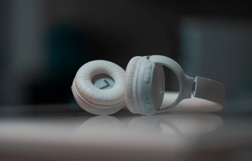 Top 5 Best Budget Wireless Headphones Under $50 in 2026 - Collage